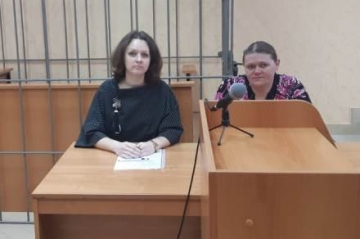 В Урицком районном суде Орловской области состоялись судебные заседания по двум аналогичным делам, предметом рассмотрения которых стало установление факта признания отцовства.
